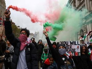 Ribuan Orang Ikuti Aksi Bela Palestina di London