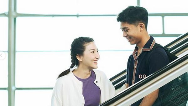 Foto Kebersamaan Sarwendah dan Betrand Peto, Kedekatannya Jadi Sorotan