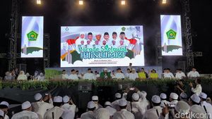 Selawat Bareng Habib Syech Pungkasi Puncak Hari Santri di Surabaya