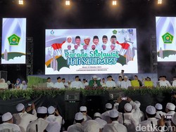 Lautan Manusia Selawatan Bareng Habib Syech Pungkasi Peringatan Hari Santri