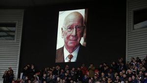Foto: Tribute untuk Sir Bobby Charlton