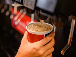 4 Fakta Minuman Soda di Restoran Cepat Saji, Ternyata Begini! 4 Fakta Minuman Soda di Restoran Cepat Saji, Ternyata Begini!