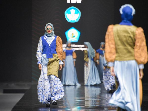 Talenta Vokasi Warnai JMFW 2024, Pejabat Kemdikbud Jadi Peraga Busana