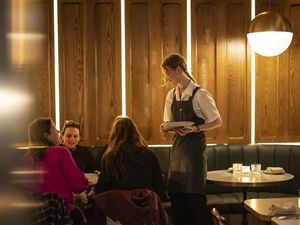 Ternyata Pegawai Resto Tak Suka Jika Pengunjung Lakukan Hal Ini!