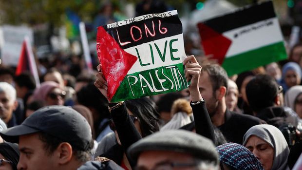 French labour unions and organisations call for peace and an immediate ceasefire in Gaza during a demonstration at Place de la Republique in Paris, France, October 22, 2023. REUTERS/Benoit Tessier