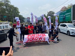 Kecewa Berujung 6 Pocong Bertuliskan Gibran Beraksi di Jogja