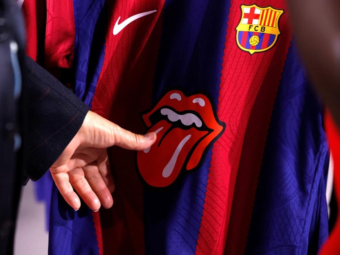An FC Barcelona shirt featuring the Rolling Stones logo is seen for sale in the FC Barcelona Store in Barcelona, Spain, October 23, 2023. REUTERS/Albert Gea