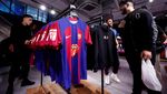 Berburu Jersey Spesial FC Barcelona Berlogo Rolling Stones