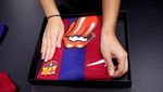 Berburu Jersey Spesial FC Barcelona Berlogo Rolling Stones