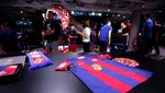 Berburu Jersey Spesial FC Barcelona Berlogo Rolling Stones