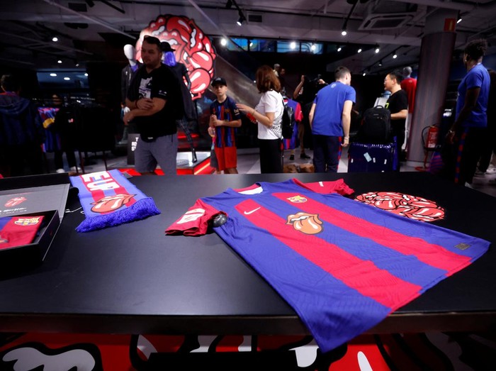 An FC Barcelona shirt featuring the Rolling Stones logo is seen for sale in the FC Barcelona Store in Barcelona, Spain, October 23, 2023. REUTERS/Albert Gea