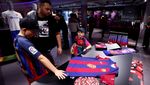 Berburu Jersey Spesial FC Barcelona Berlogo Rolling Stones