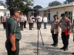 Soliditas TNI-Polri, Danramil Pimpin Apel Polisi di Polsek Pondok Aren