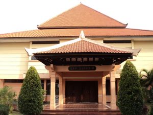 5 Seniman Asal Jawa Timur, dari Pegiat Ludruk hingga Pelawak 5 Seniman Asal Jawa Timur, dari Pegiat Ludruk hingga Pelawak
