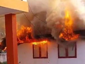 Rumah Dinas Dokter RS Otanaha Terbakar Diduga Akibat Arus Pendek Listrik