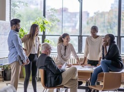 Sering Ada di Lingkungan Kerja, Benarkah Bersekutu Bisa Bermanfaat? Ini Kata Studi