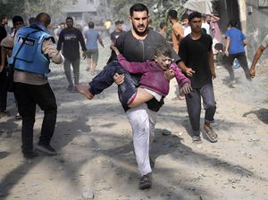 Tangis Anak-anak Korban Serangan Israel di Gaza