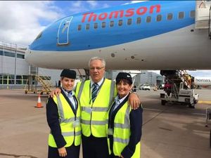 Kisah Inspiratif Pramugari: Susul Jejak Ortu, Mereka pun Terbang Bersama