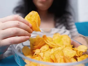 Keripik Kentang Lewat Tanggal Kedaluwarsa, Masih Aman Dimakan?