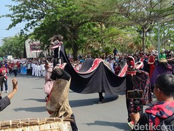 Kemeriahan Karnaval Perahu dan Kirab Budaya di Pangandaran