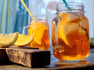 Selain Menyegarkan Teh Lemon Juga Punya 5 Manfaat Sehat Ini