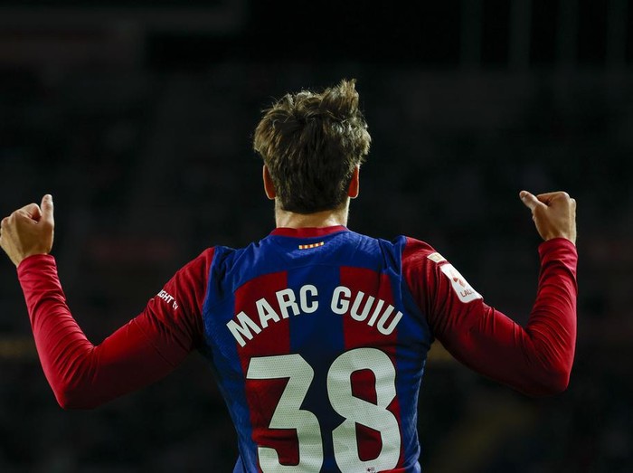 Barcelonas Marc Guiu celebrates after scoring his sides opening goal during a Spanish La Liga soccer match between Barcelona and Athletic Bilbao, at the Olympic Stadium of Montjuic in Barcelona, Spain, Sunday, Oct. 22, 2023. (AP Photo/Joan Monfort )