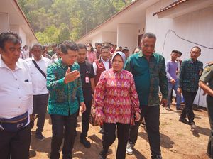 36 KK Miskin di Klungkung Dapat Rumah, Mensos Risma: Jangan Manja 36 KK Miskin di Klungkung Dapat Rumah, Mensos Risma: Jangan Manja