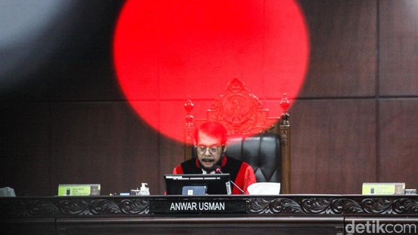 Momen MK Tolak Gugatan Usia Maksimal Capres-Cawapres