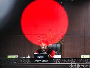 Momen MK Tolak Gugatan Usia Maksimal Capres-Cawapres