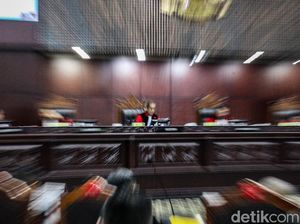 Putusan Usia Capres dan Etika Dissenting Opinion Hakim MK Putusan Usia Capres dan Etika Dissenting Opinion Hakim MK