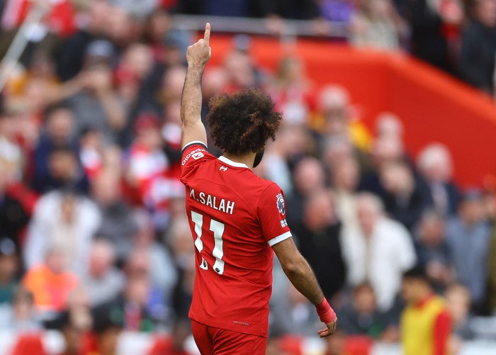Soccer Football - Premier League - Liverpool v Everton - Anfield, Liverpool, Britain - October 21, 2023  Liverpool's Mohamed Salah celebrates scoring their first goal REUTERS/Carl Recine NO USE WITH UNAUTHORIZED AUDIO, VIDEO, DATA, FIXTURE LISTS, CLUB/LEAGUE LOGOS OR 'LIVE' SERVICES. ONLINE IN-MATCH USE LIMITED TO 45 IMAGES, NO VIDEO EMULATION. NO USE IN BETTING, GAMES OR SINGLE CLUB/LEAGUE/PLAYER PUBLICATIONS.