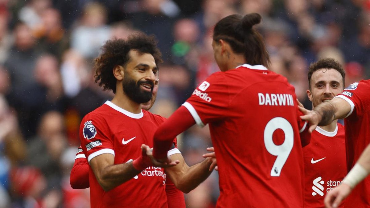 Mohamed Salah dan Darwin Nunez di laga Liverpool vs Everton. (Foto: REUTERS/CARL RECINE)