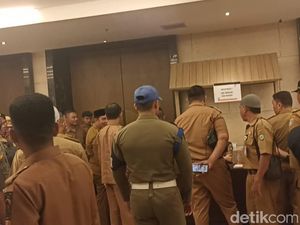 Oknum Kades Ribut di Tengah Agenda Rapat Forkopimda Sulsel gegara SPPD Telat Oknum Kades Ribut di Tengah Agenda Rapat Forkopimda Sulsel gegara SPPD Telat
