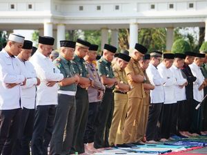 5 Bulan Bone Dilanda Kemarau Panjang, Pemkab-Warga Gelar Salat Minta Hujan 5 Bulan Bone Dilanda Kemarau Panjang, Pemkab-Warga Gelar Salat Minta Hujan