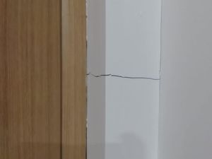 Dinding dan Jendela Bergetar Setiap Pintu Ditutup? Cepat Periksa Bagian Ini Dinding dan Jendela Bergetar Setiap Pintu Ditutup? Cepat Periksa Bagian Ini