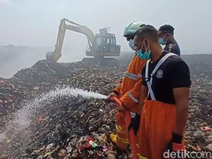 Dinilai Efektif Kurangi Titik Api, Tim Darurat Tambah Kubangan di TPA Mandung