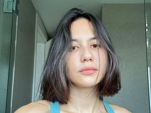 7 Pesona Pevita Pearce di Usia 31, Tampil Tanpa Makeup dan Rambut Beruban