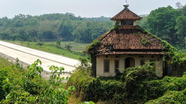 Potret Musala Masih Berdiri di Proyek Tol Serang-Panimbang