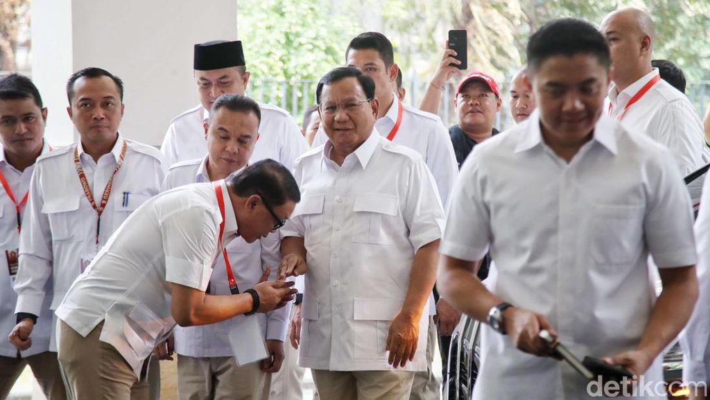 Semringah Prabowo di Rapimnas Gerindra Semringah Prabowo di Rapimnas Gerindra