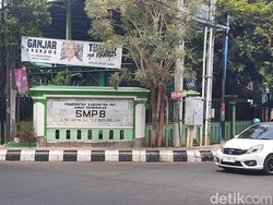 Spanduk Capres-Caleg Menjamur di Pati, Ada yang Dipasang di Depan Sekolah