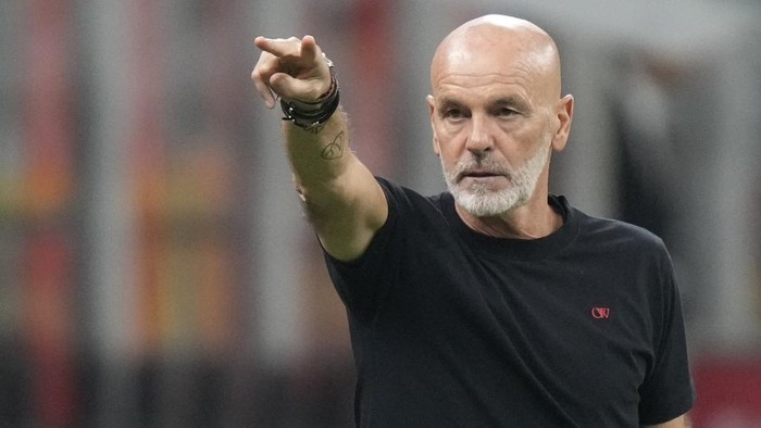 AC Milans manager Stefano Pioli gestures during a Serie A soccer match between AC Milan and Juventus, at the San Siro stadium in Milan, Italy, Sunday, Oct. 22, 2023. (AP Photo/Luca Bruno)