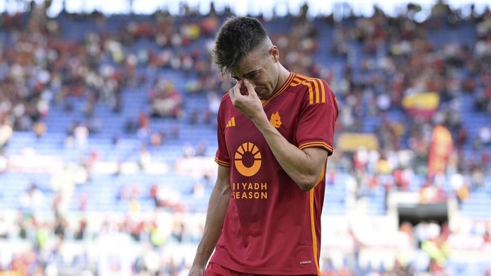 Romas Stephan El Shaarawy reacts after scoring, during the Italian Serie A soccer match between AS Roma and AC Monza, at Stadio Olimpico, in Rome, Sunday, Oct. 22, 2023. (Alfredo Falcone/LaPresse via AP)