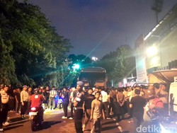 Suporter Teriak Revolusi-Hadang Bus PSMS Usai Imbang Lawan Sriwijaya