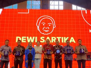 Bupati Pesisir Selatan Rusma, Mantan Guru Penerima Dewi Sartika Awards