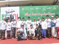 Peringati Hari Santri, Walkot Kediri Touring Naik Vespa Bareng Warga-Kiai