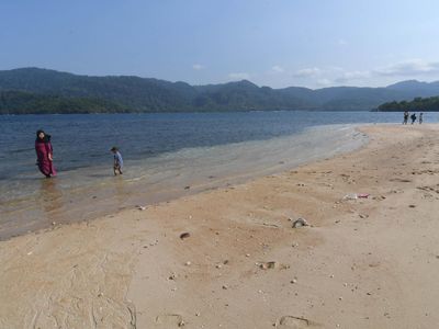 Terpesona Indahnya Pasir Putih di Pantai Kandapute