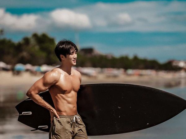 Foto: Ahn Bo Hyun Healing di Bali Sebelum Putus dari Jisoo Blackpink