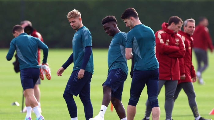 Soccer Football - Champions League - Arsenal Training - Arsenal Training Centre, London Colney, Britain - October 23, 2023 Arsenals Emile Smith Rowe, Bukayo Saka and Declan Rice during training Action Images via Reuters/Matthew Childs