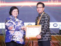 Bupati Bandung Raih Penghargaan sebagai Pembina Proklim Terbaik 2023