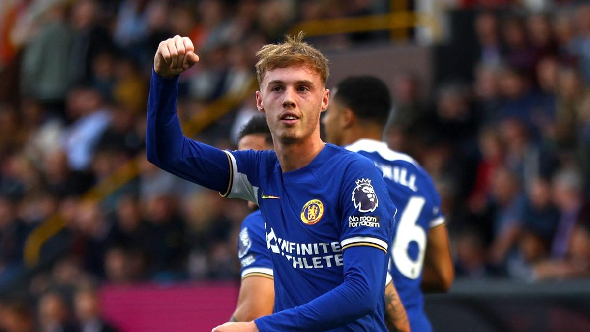 Cole Palmer meminta maaf kepada Mauricio Pochettino karena botol yang dilemparnya tak sengaja mengenai pelatihnya itu (Foto: Action Images via Reuters/LEE SMITH)